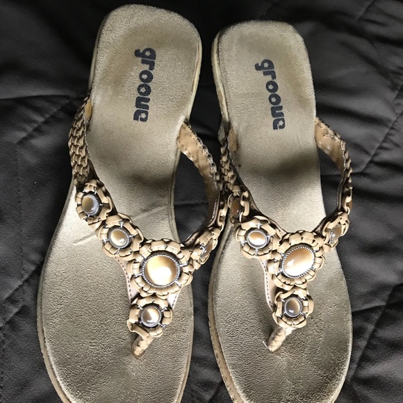 Woman’s shoes - Picture 3 of 3